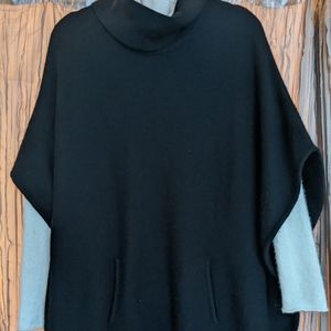 Cashmere poncho XL with kangaroo pocket.